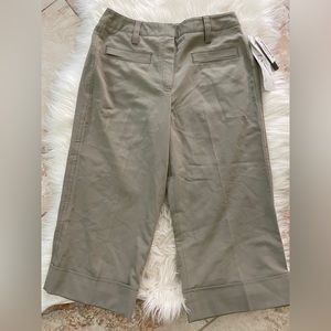Larry Levine Stretch Career Crop Pants Light Olive Size 4 NEW